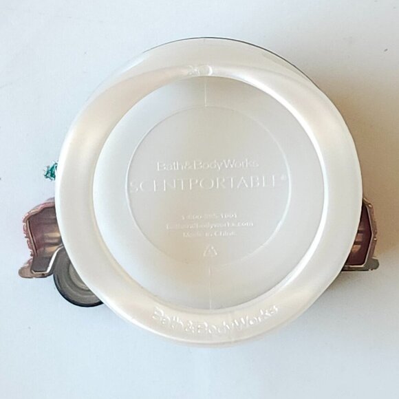 BATH AND BODY WORKS CHRISTMAS TREE SHOPPING Scentportable Christmas Tree Farm - Picture 2 of 2